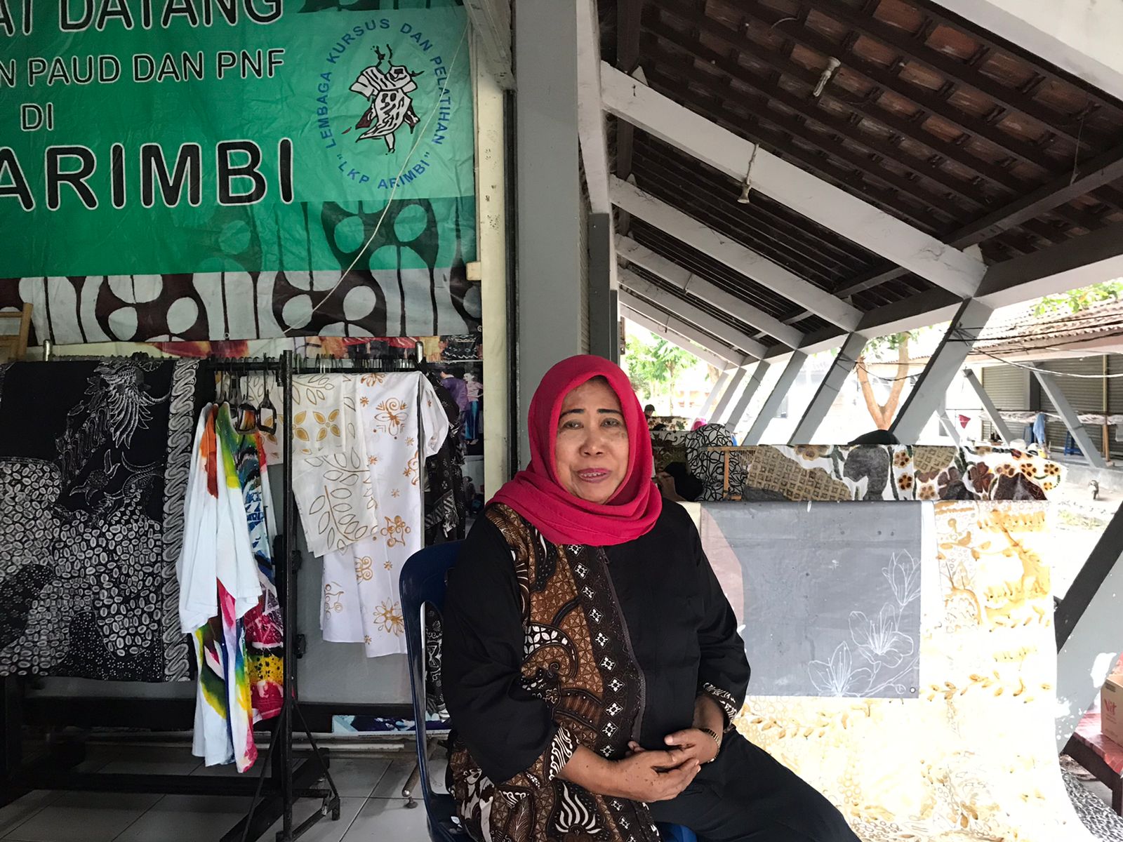 MENYIAPKAN KEMANDIRIAN ANAK KEBUTUHAN KHUSUS DI LKP ARIMBI